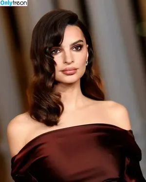 Emily Ratajkowski / emrata nude photo #7666