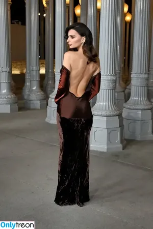 Emily Ratajkowski / emrata nude photo #7668
