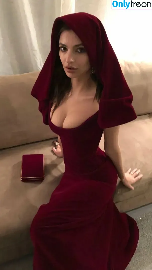 Emily Ratajkowski nude photo #7252 (emrata)