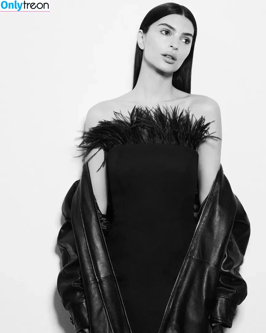 Emily Ratajkowski nude photo #7371 (emrata)