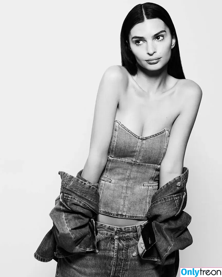 Emily Ratajkowski nude photo #7372 (emrata)