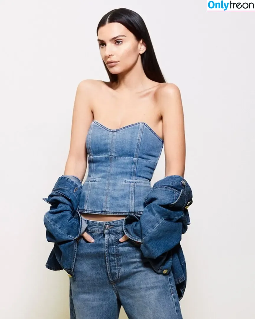 Emily Ratajkowski nude photo #7375 (emrata)