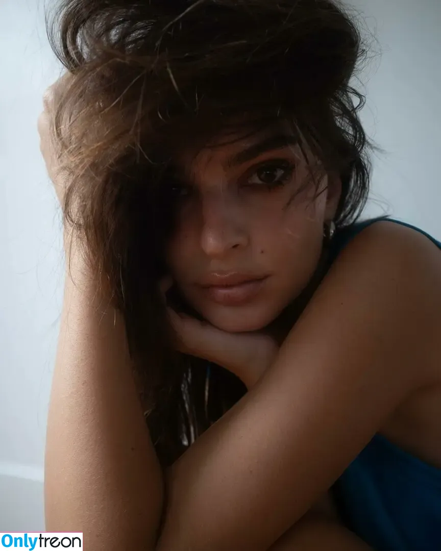 Emily Ratajkowski nude photo #7383 (emrata)