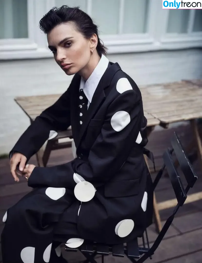 Emily Ratajkowski nude photo #7404 (emrata)