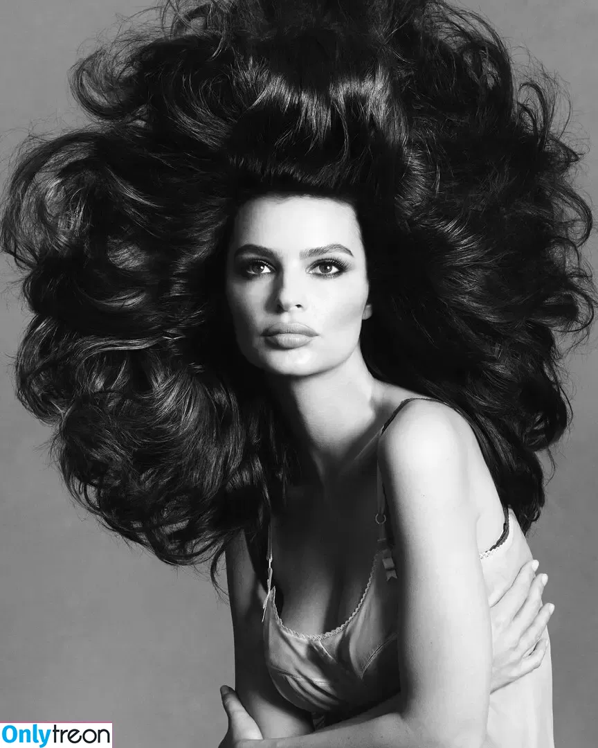 Emily Ratajkowski nude photo #7534 (emrata)