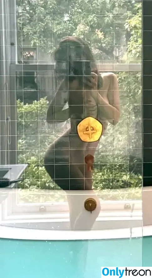 Emily Ratajkowski nude photo #7537 (emrata)