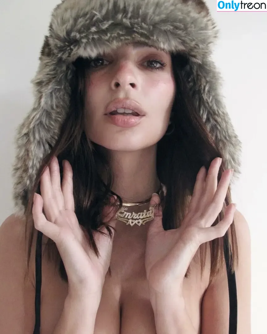 Emily Ratajkowski nude photo #7570 (emrata)
