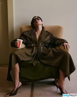 Emily Ratajkowski / emrata nude photo #8200
