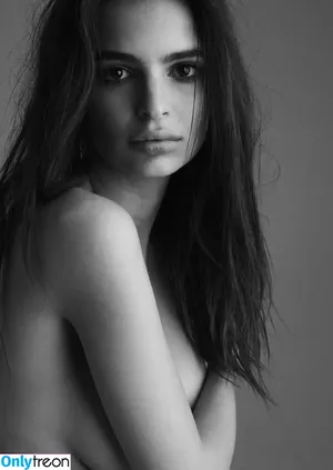 Emily Ratajkowski / emrata nude photo #8251