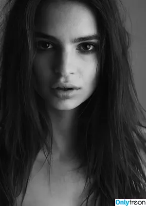 Emily Ratajkowski / emrata nude photo #8275