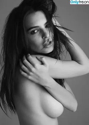 Emily Ratajkowski / emrata nude photo #8277