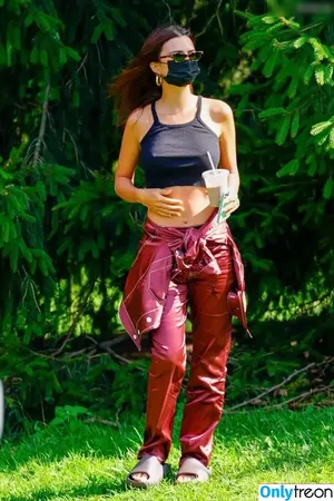 Emily Ratajkowski / emrata nude photo #8293