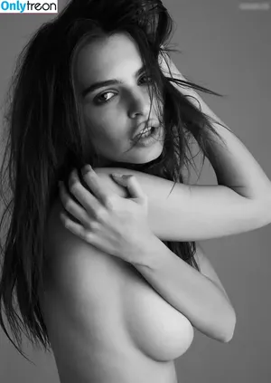 Emily Ratajkowski / emrata nude photo #8303