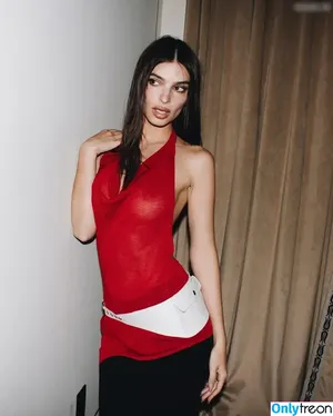 Emily Ratajkowski / emrata nude photo #8336