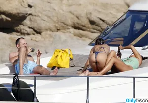 Emily Ratajkowski / emrata nude photo #8421