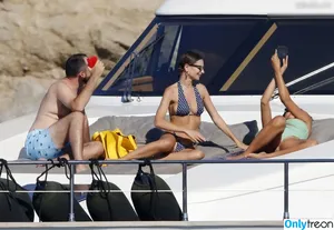 Emily Ratajkowski / emrata nude photo #8427