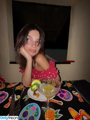 Emily Ratajkowski / emrata nude photo #8656