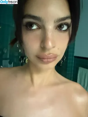 Emily Ratajkowski / emrata nude photo #8658