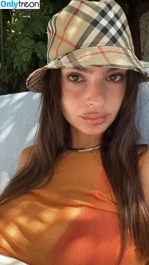 Emily Ratajkowski / emrata nude photo #8703