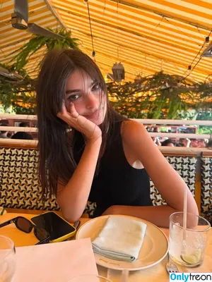 Emily Ratajkowski / emrata nude photo #8715