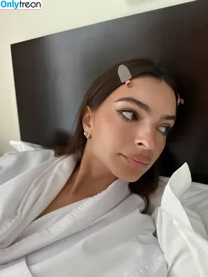 Emily Ratajkowski / emrata nude photo #8716