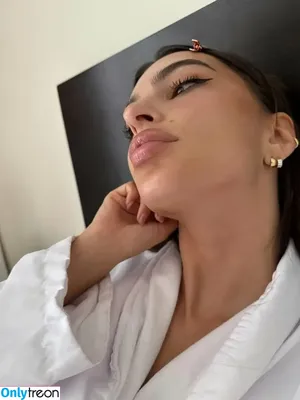 Emily Ratajkowski / emrata nude photo #8718