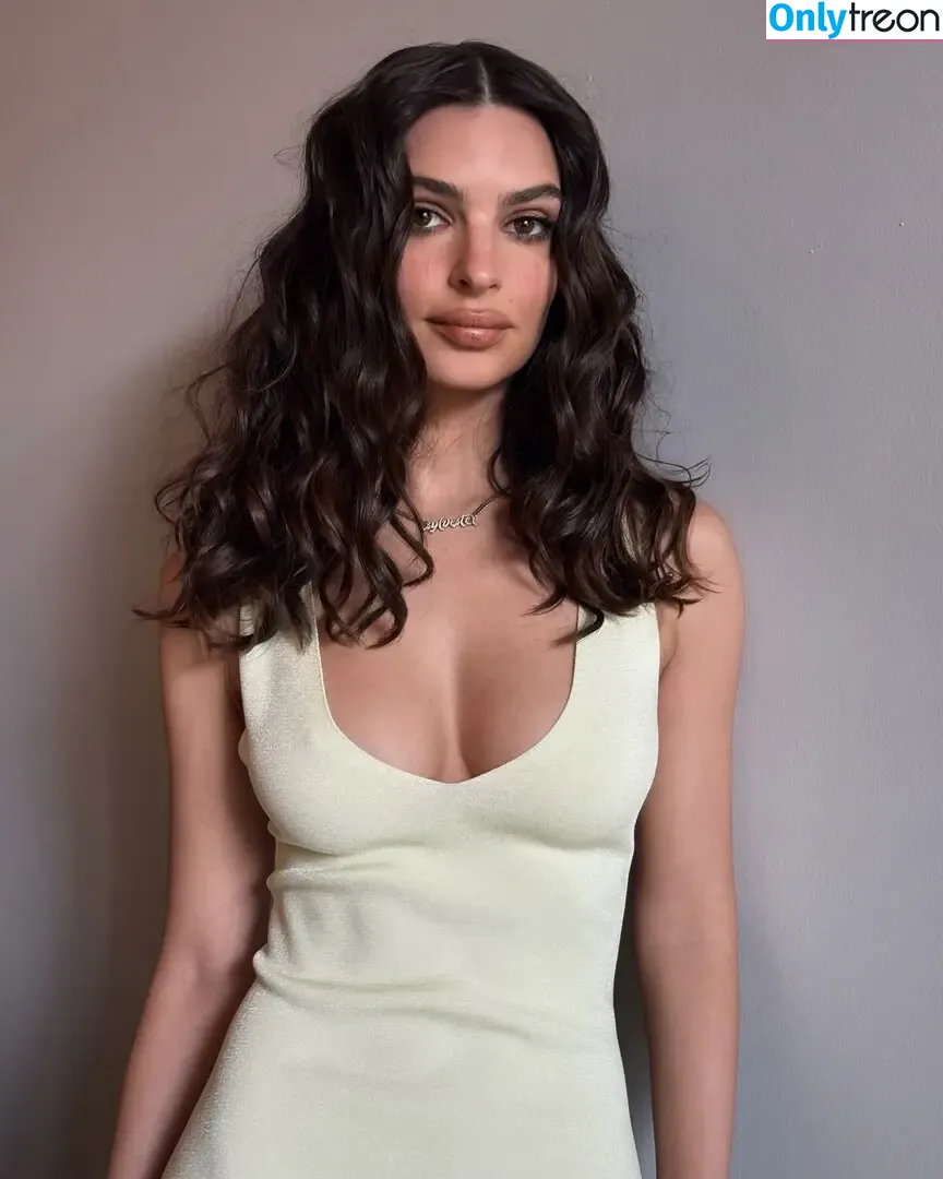 Emily Ratajkowski nude photo #8243 (emrata)