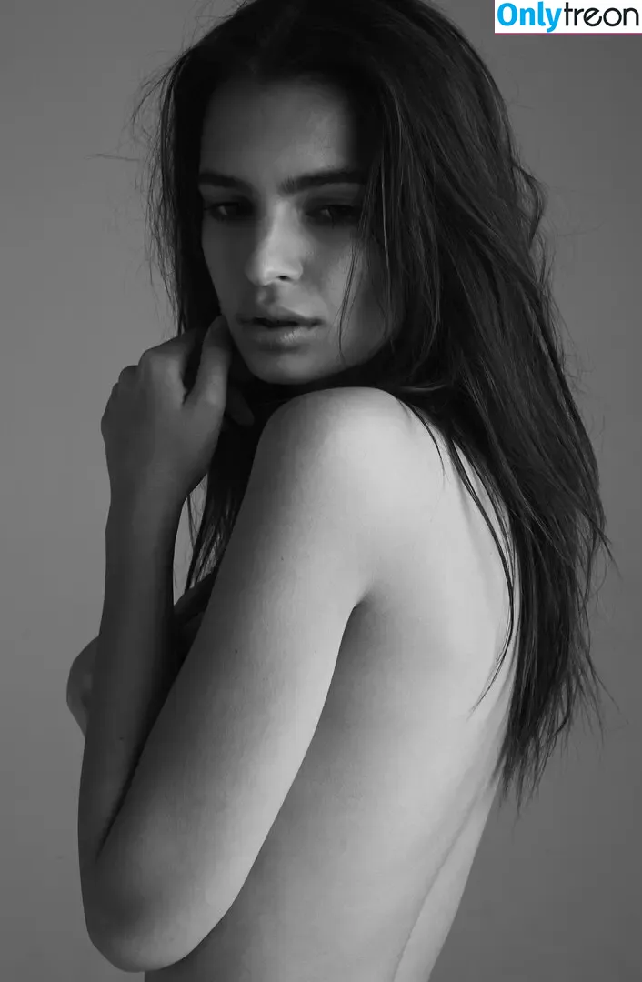 Emily Ratajkowski nude photo #8255 (emrata)
