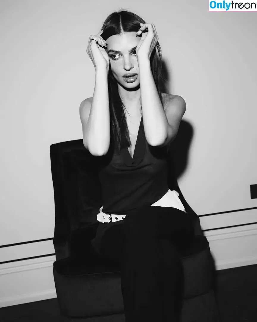 Emily Ratajkowski nude photo #8325 (emrata)