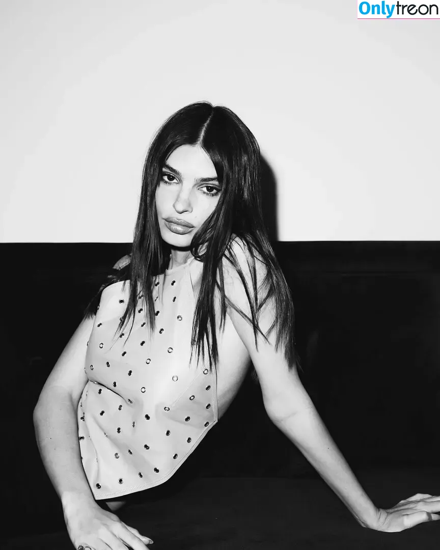 Emily Ratajkowski nude photo #8327 (emrata)