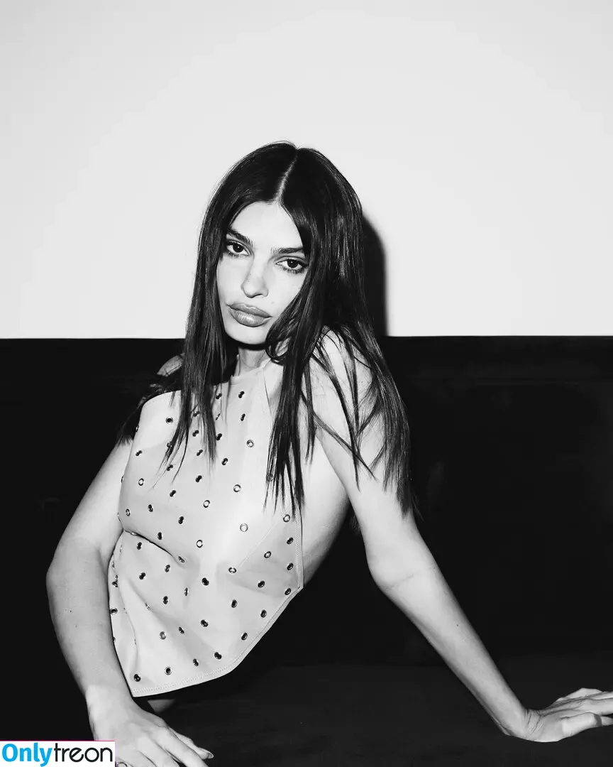 Emily Ratajkowski nude photo #8338 (emrata)
