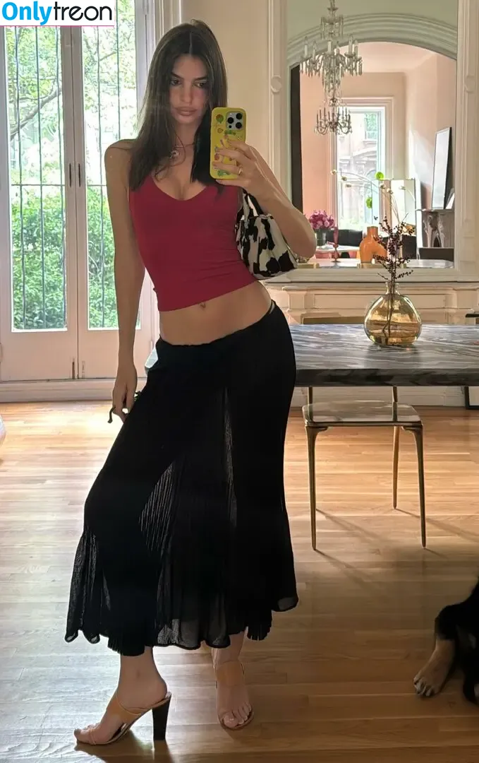 Emily Ratajkowski nude photo #8455 (emrata)