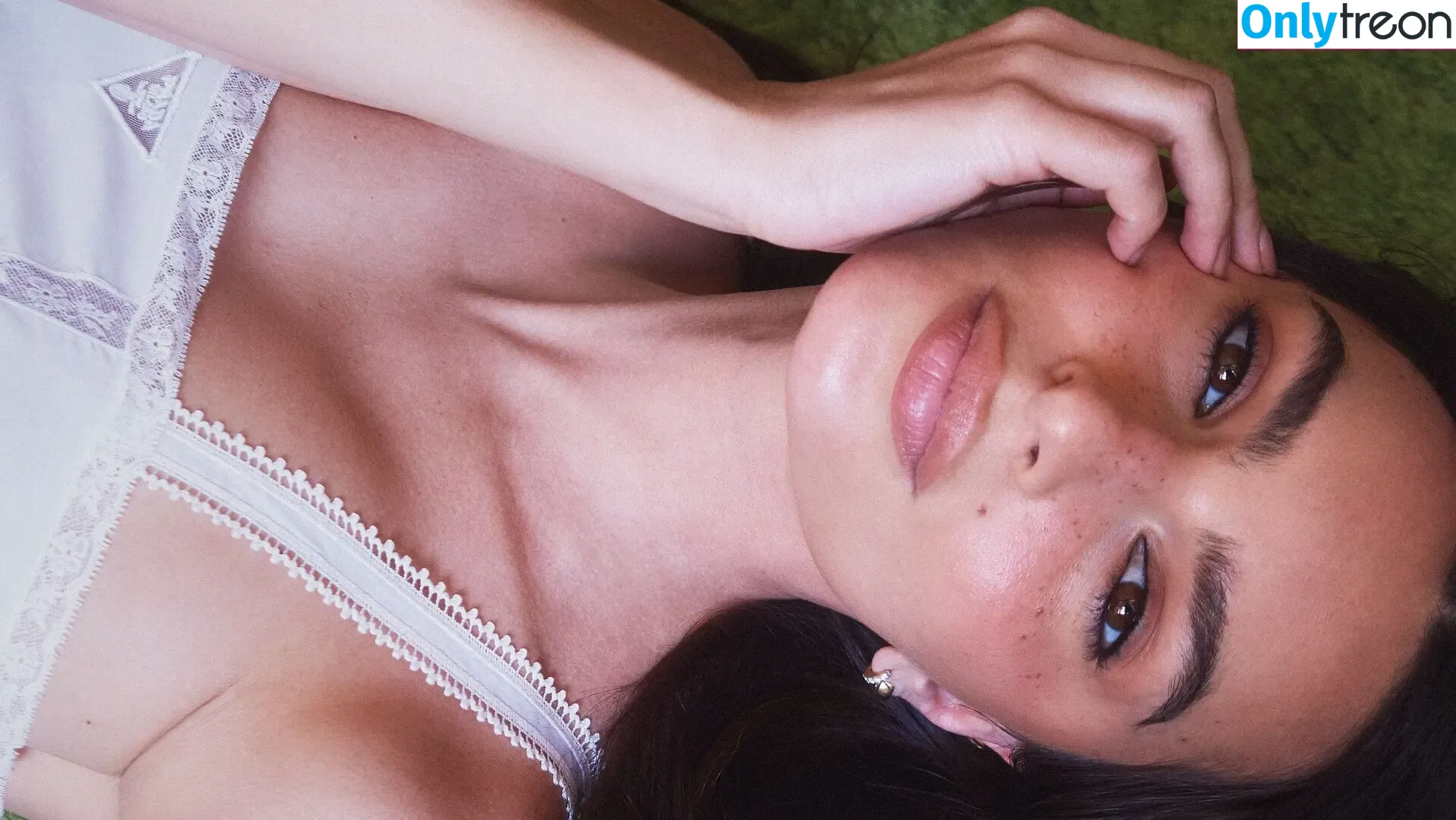 Emily Ratajkowski nude photo #8709 (emrata)