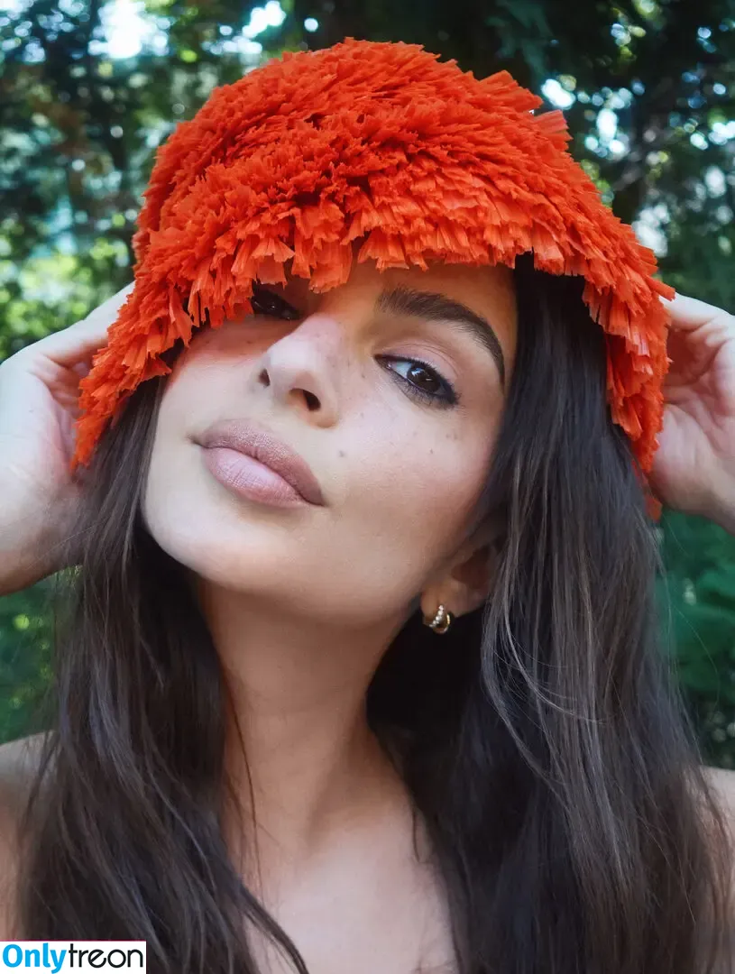 Emily Ratajkowski nude photo #8711 (emrata)