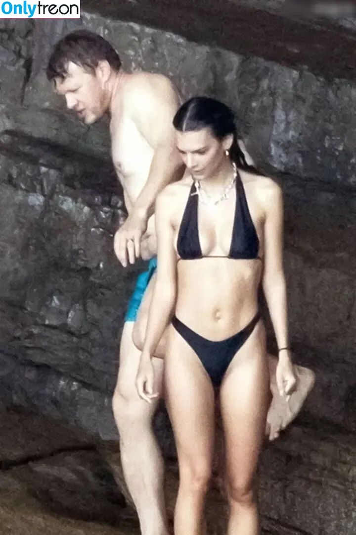 Emily Ratajkowski nude photo #8729 (emrata)