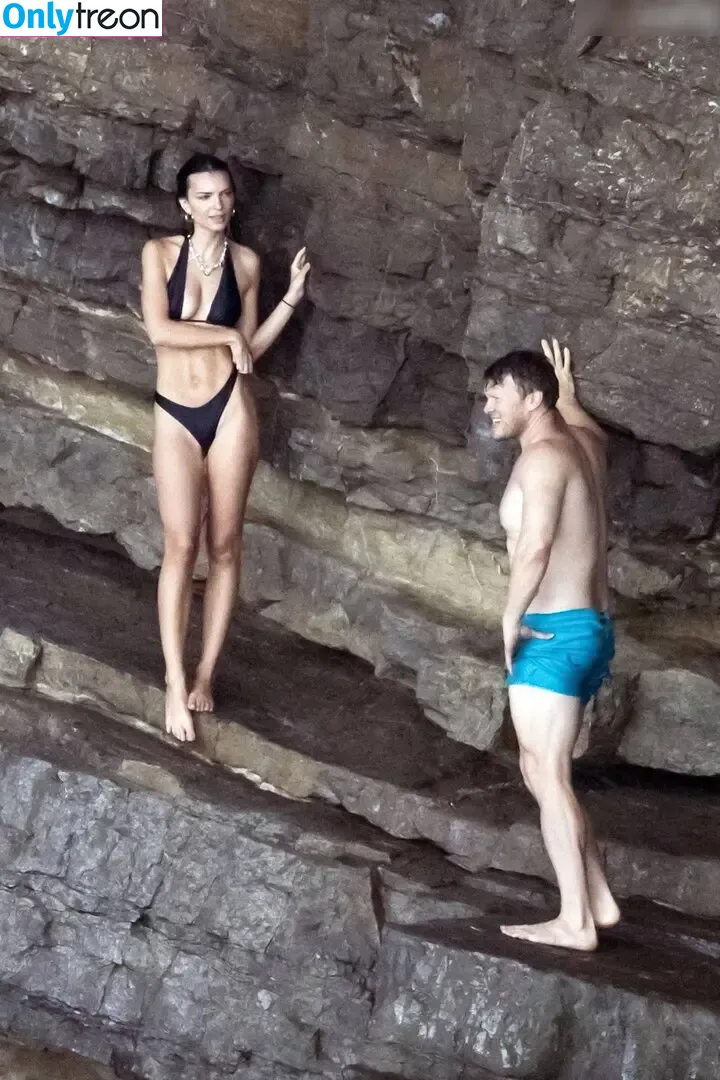 Emily Ratajkowski nude photo #8731 (emrata)