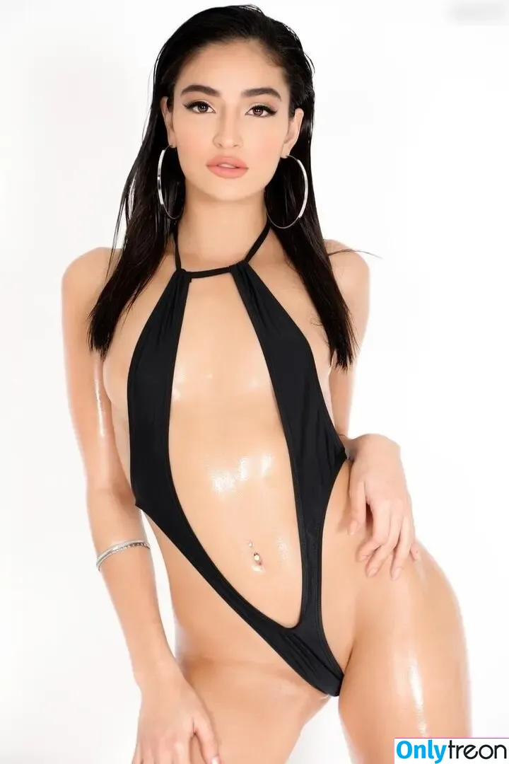 Emily Willis nude photo #1822 (emilywillisx3 / emilywillisxoxo / emilywillisxxx)