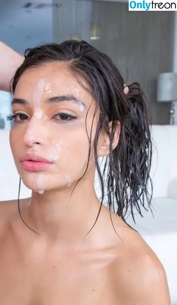 Emily Willis nude photo #2148 (emilywillisx3 / emilywillisxoxo / emilywillisxxx)