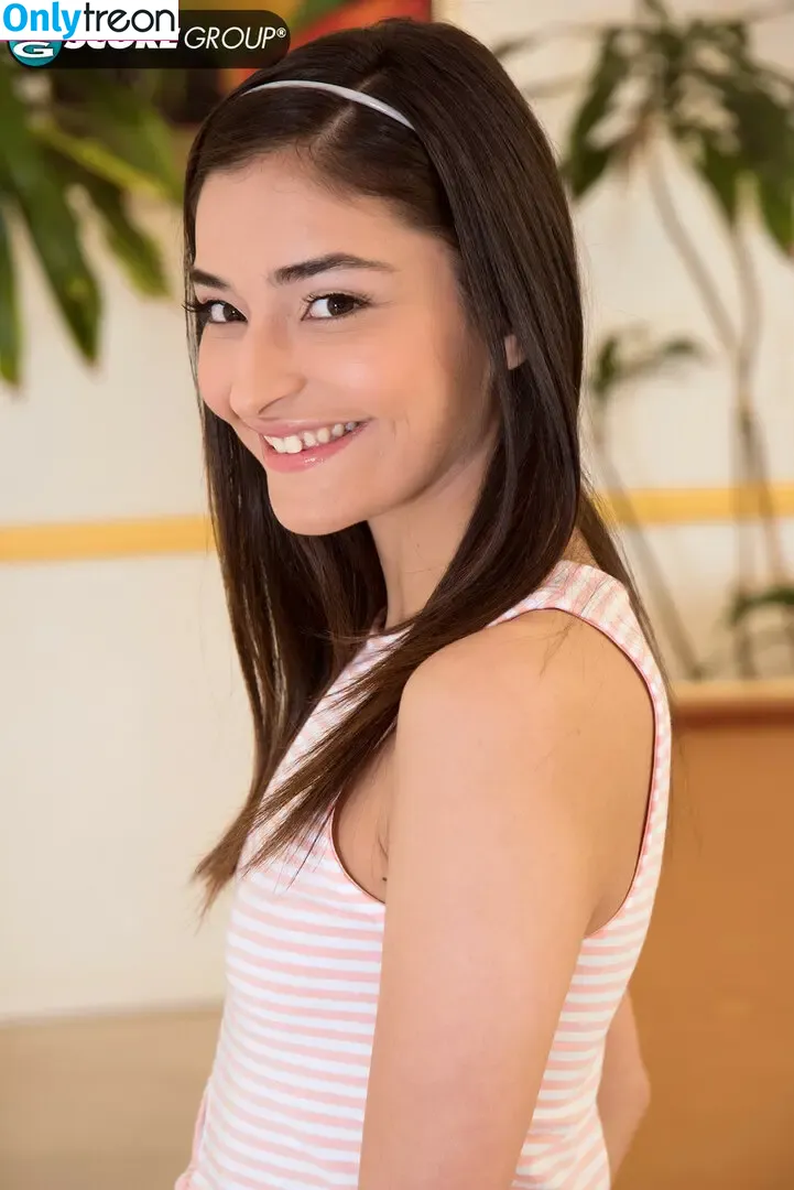 Emily Willis nude photo #2403 (emilywillisx3 / emilywillisxoxo / emilywillisxxx)