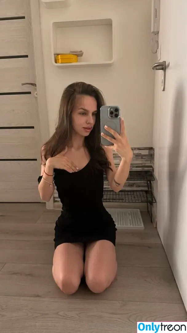 emilymoore69 nude photo #0007 (emymooree)