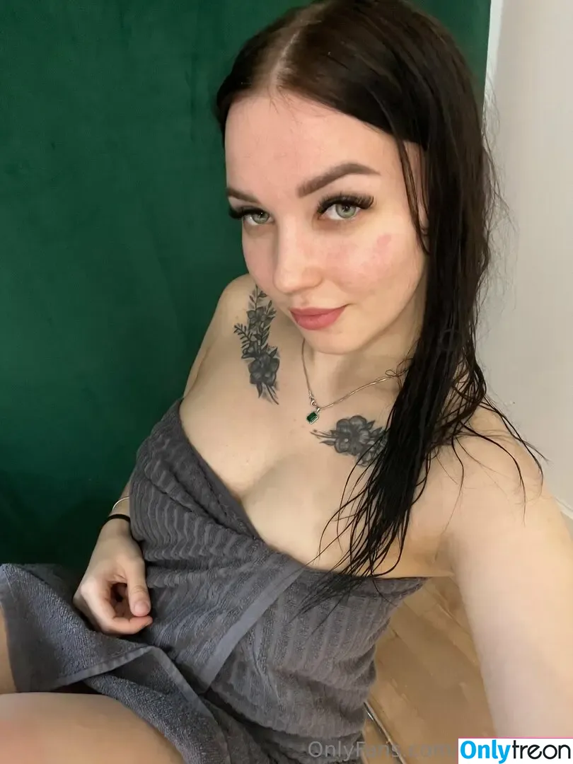 emilyvibes nude photo #0059 (shopemilyvibes)