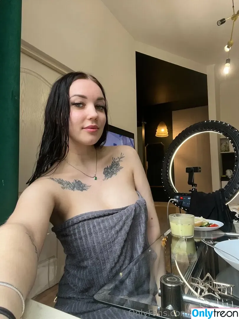 emilyvibes nude photo #0060 (shopemilyvibes)