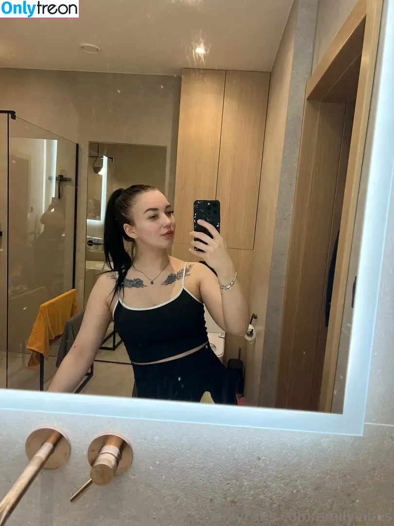 emilyvibes nude photo #0061 (shopemilyvibes)