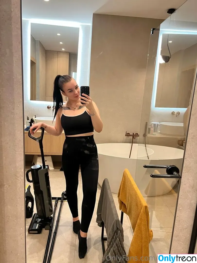 emilyvibes nude photo #0066 (shopemilyvibes)