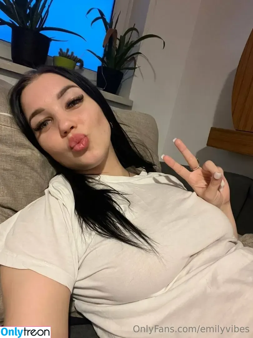 emilyvibes nude photo #0067 (shopemilyvibes)