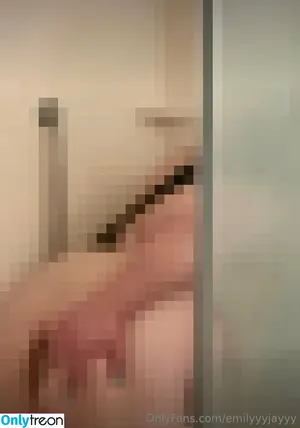 emilyyyjayyy / emmarosexxxo / realemilyyyjayyy nude photo #0103