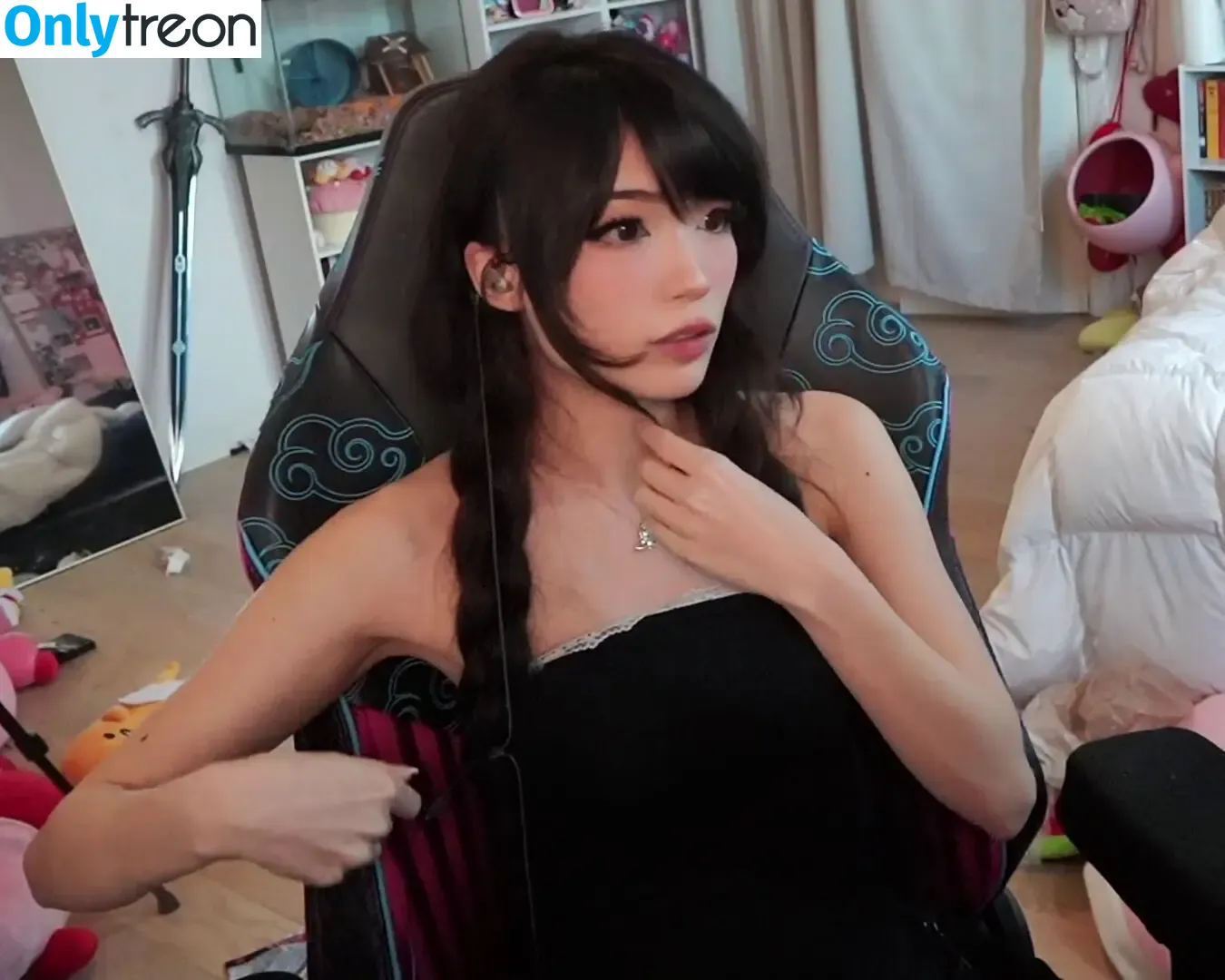 Emiru nude photo #0796 (emiru.jpg)