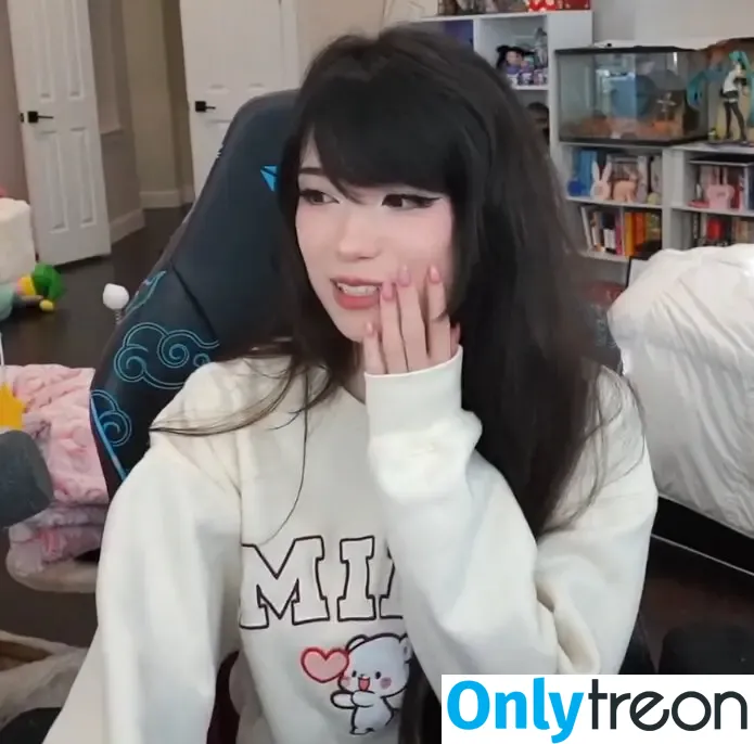Emiru nude photo #1227 (emiru.jpg)