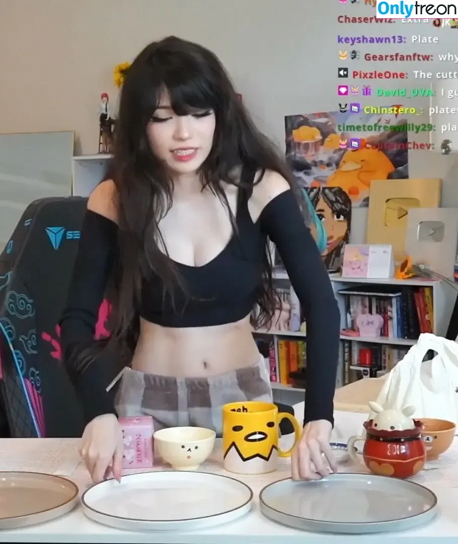 Emiru nude photo #1301 (emiru.jpg)