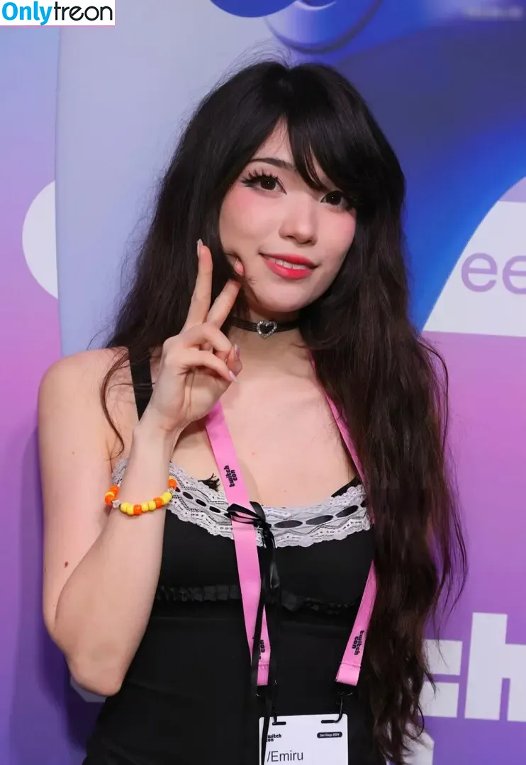 Emiru nude photo #1420 (emiru.jpg)